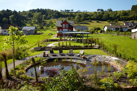 Bildquelle: Naturpurhotel Maarblick Wellnessgarten