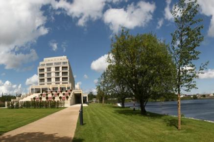 Sonntags immer geöffnet - Hotelerie & Tourismus - auf dem Bild z.B. das Columbia Hotel Wilhelmshaven