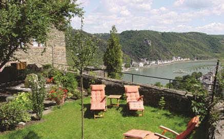 Fastenwandern im UNESCO Welterbe - Blick von Schloss Rheinfels auf das Tal der Loreley