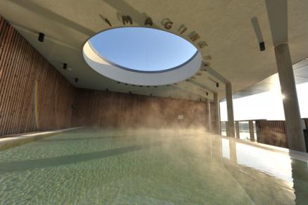 Blick ins Solebecken der Fontane Therme des Resort Mark Brandenburg