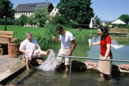 Natürliches Kneipperlebnis im Landidyll Hotel Klostermühle in Rheinland-Pfalz