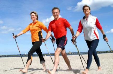 Bildquelle: Nordic Walking am Strand von Damp