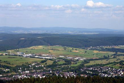 Blick vom Heidekopf auf Hallenberg im Sauerland. In Hallenberg finden Sie das gemütliche Hotel Diedrich.