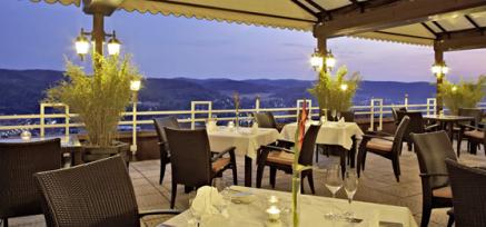 Bildquelle: Blick von der Terrasse vom Göbel's Hotel Rodenberg auf Rotenburg an der Fulda