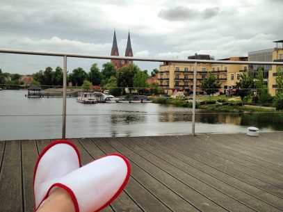 Zeit zu Zweit - Auf dem Dach der schwimmenden Seesauna im Resort Mark Brandenburg