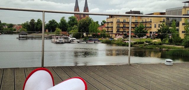 Zeit zu Zweit - Auf dem Dach der schwimmenden Seesauna im Resort Mark Brandenburg