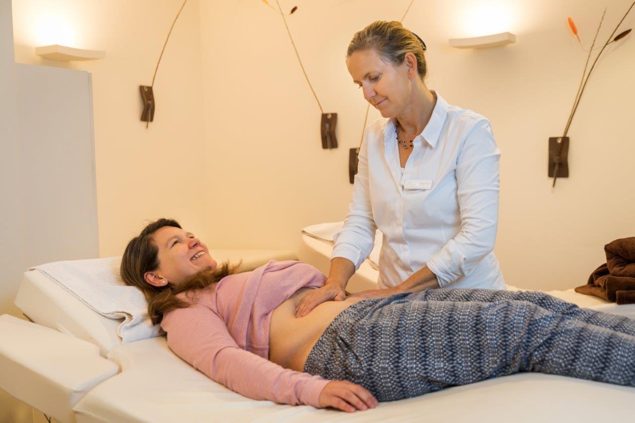 Lymphdrainage Abdomen im Rahmen der FX Mayr Kur