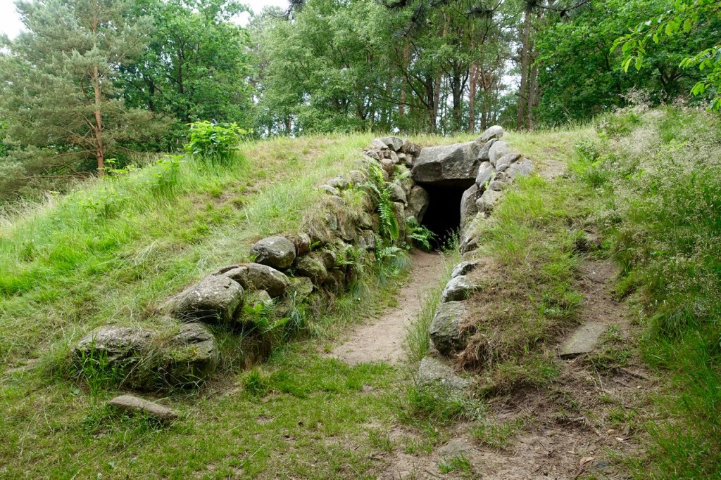 Eingang in ein Großsteingrab