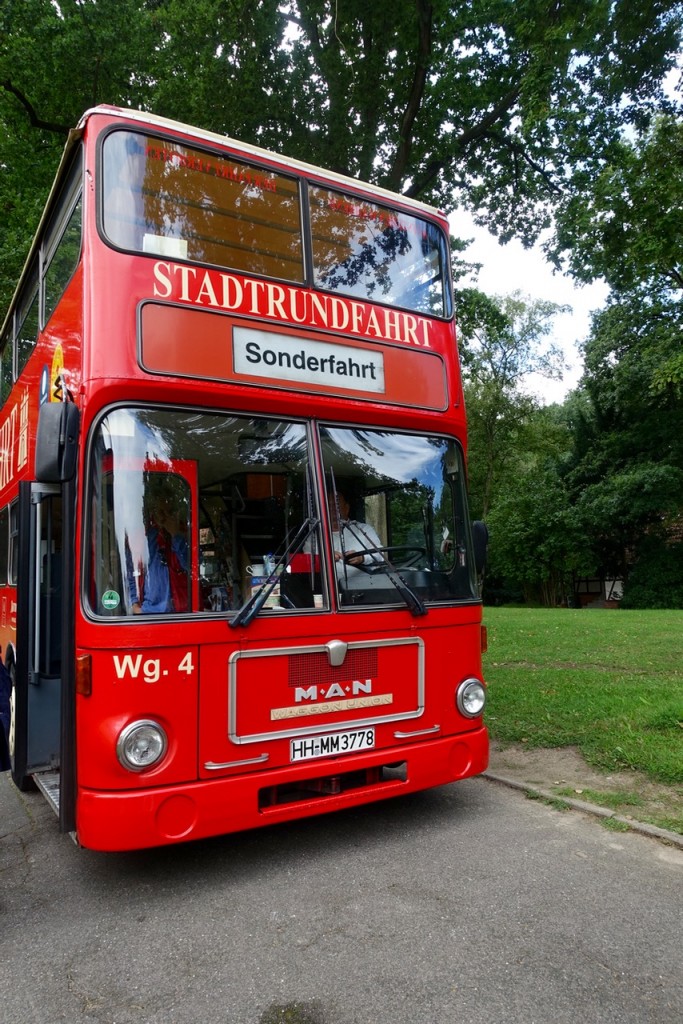 Mit dem roten Doppeldecker auf Sonderlocation-Tour durch Hamburg