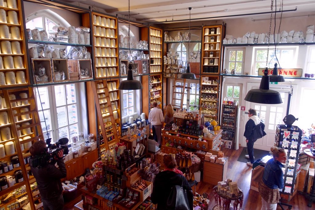 Der kleine Shop im Wasserschloss - zauberhaft