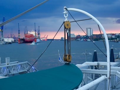 Sonnenuntergang über dem Hamburger Hafen