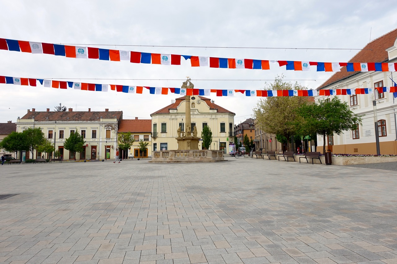 Ungarn Urlaub: Marktplatz Keshtely