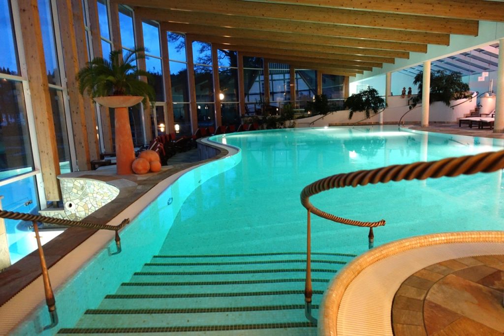 Pool im Hotel Deimann - zur blauen Stunde