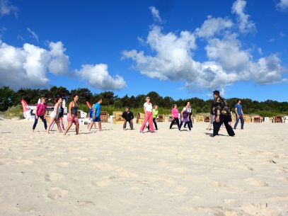 Yoga am Strand von Usedom