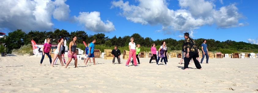 Yoga am Strand von Usedom