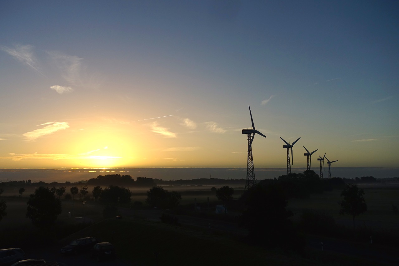 Sonnenaufgang am Festland – gleich gehts los nach Norderney