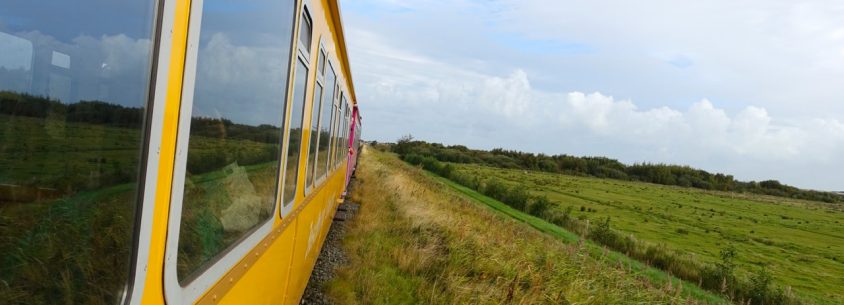 Per Inselbahn gehts weiter über die Nordseeinsel Langeoog