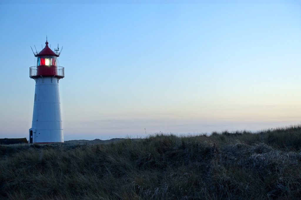 Sonnenuntergang Sylt - Leuchtturm List blaue Stunde