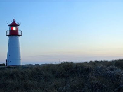 Sonnenuntergang Sylt - Leuchtturm List blaue Stunde