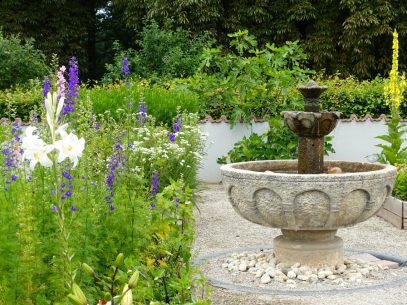 Im Kraeutergarten auf dem Rochusberg