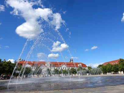 Magdeburg Reisetipps - Wasserspiele mit Landtag von Sachsen-Anhalt