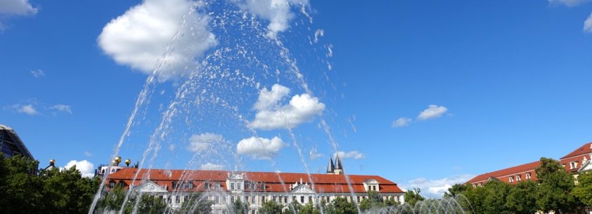 Magdeburg Reisetipps - Wasserspiele mit Landtag von Sachsen-Anhalt