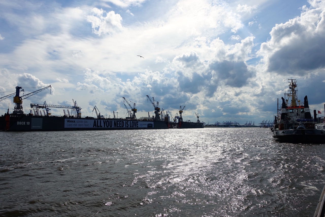 Wandern Hamburg Elbe – Blick auf den Hafen