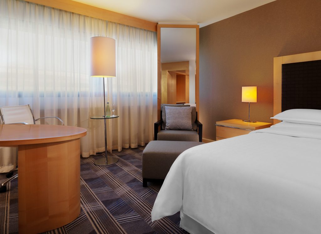 Sheraton Frankfurt Airport - Deluxe-Zimmerbeispiel