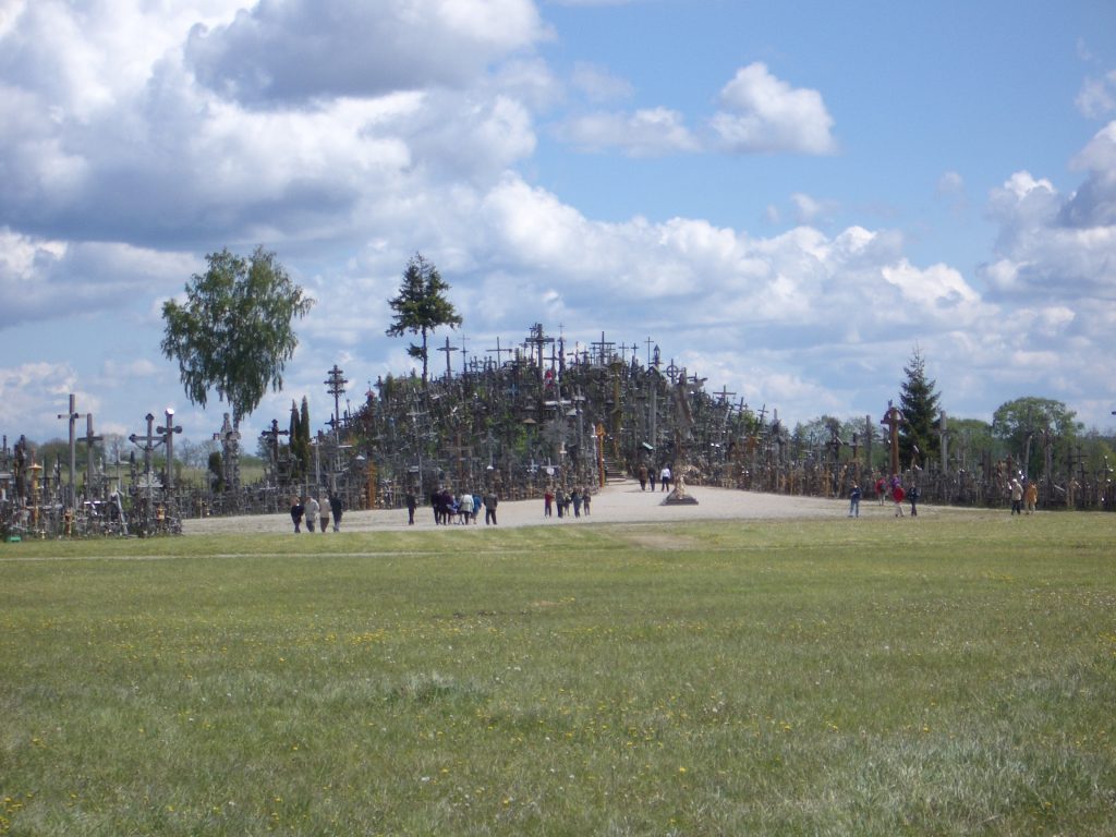 Langsam Reisen und Nachhaltig Reisen durch das Baltikum - Berg der Kreuze Litauen - 2004