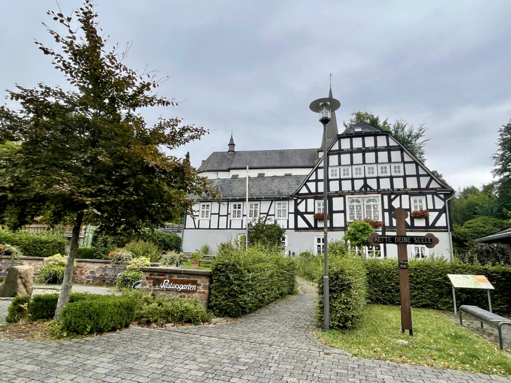 Im Ortszentrum von Oberhundem Luftkurort mit einem grossen Kurpark