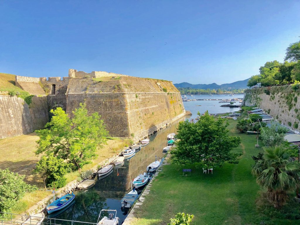 Korfu Stadt Strand bei der alten Festung