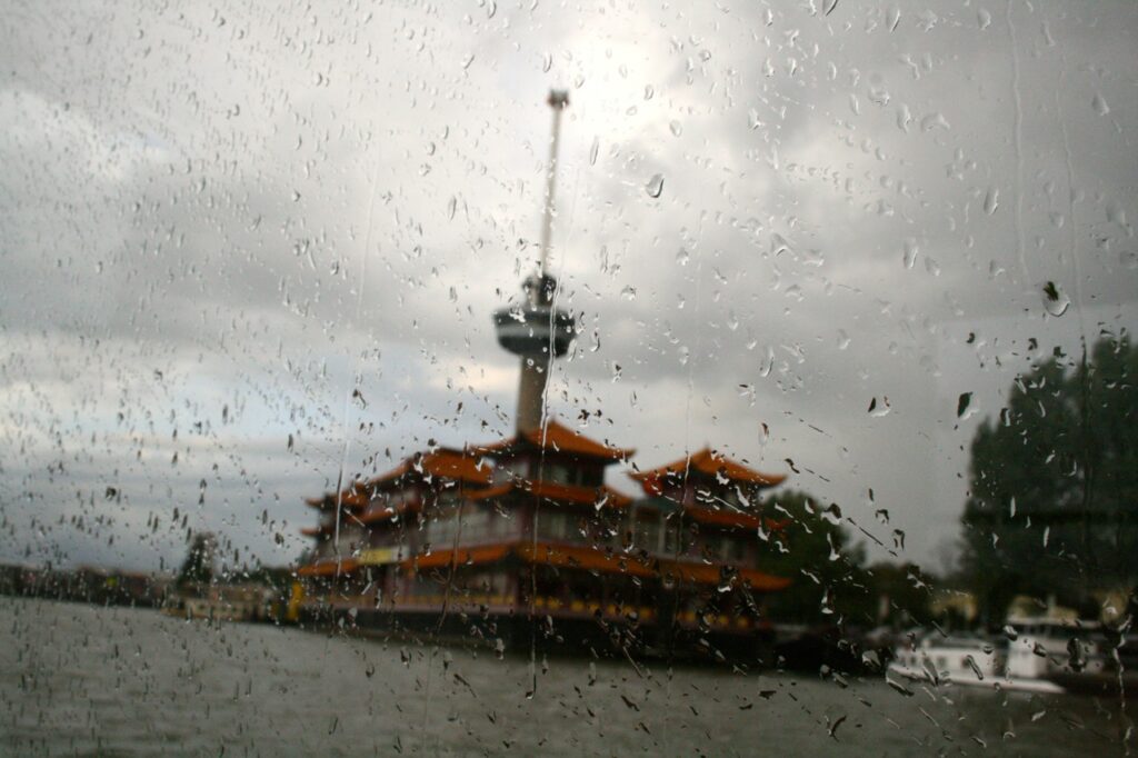 Rotterdam Sehenswuerdigkeiten im Regen