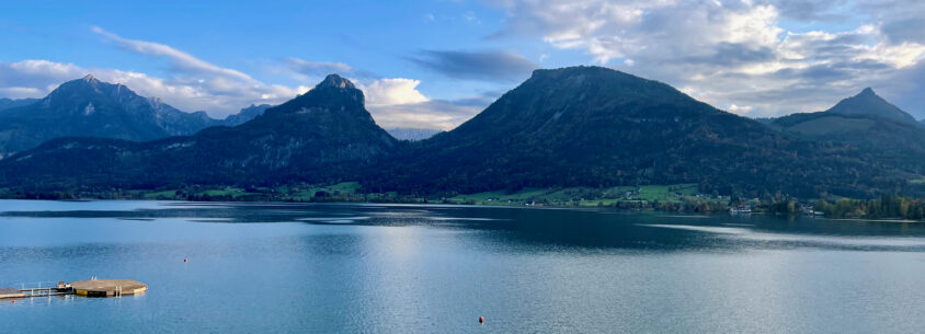 Seevilla Wolfgangsee Sehenswuerdigkeien entdecken beimm Blick ueber den See