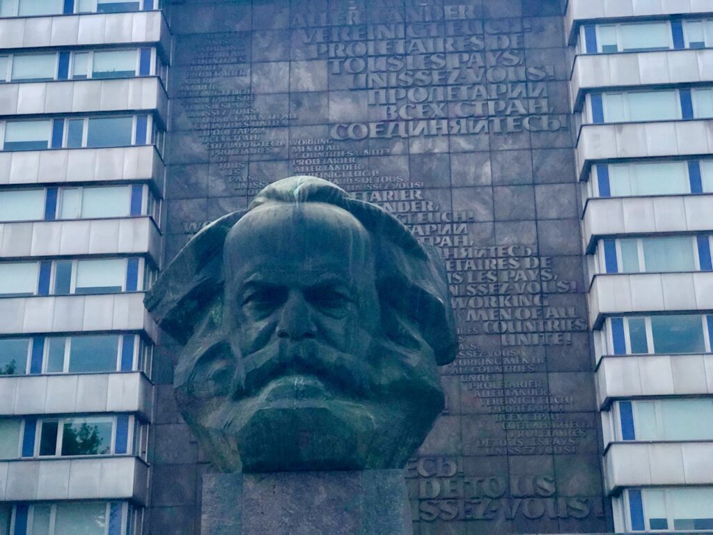 Chemnitz Sehenswuerdigkeiten Karl Marx Monument