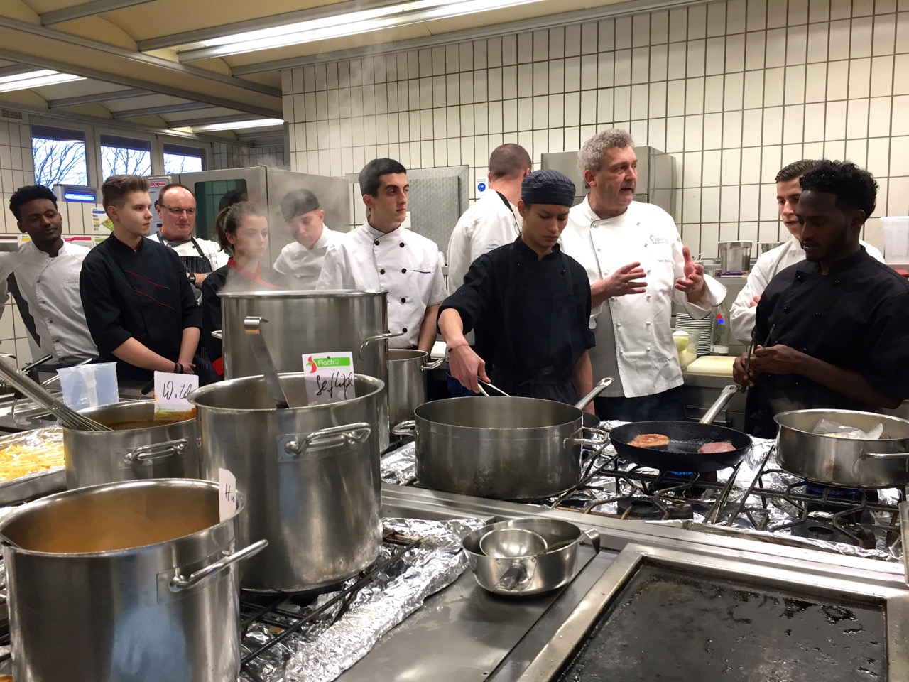 Fachsimpeln in der Hotelkueche – Azubi Akademie