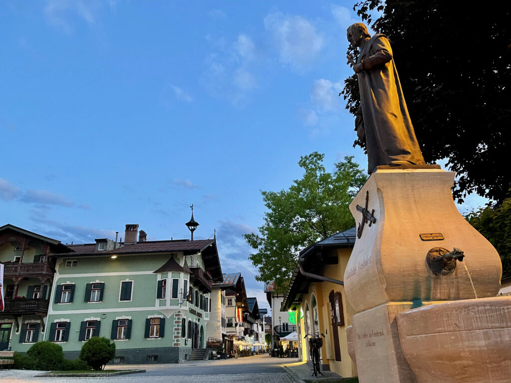 Blaue Stunde St. Johann Kitzbueheler Alpen