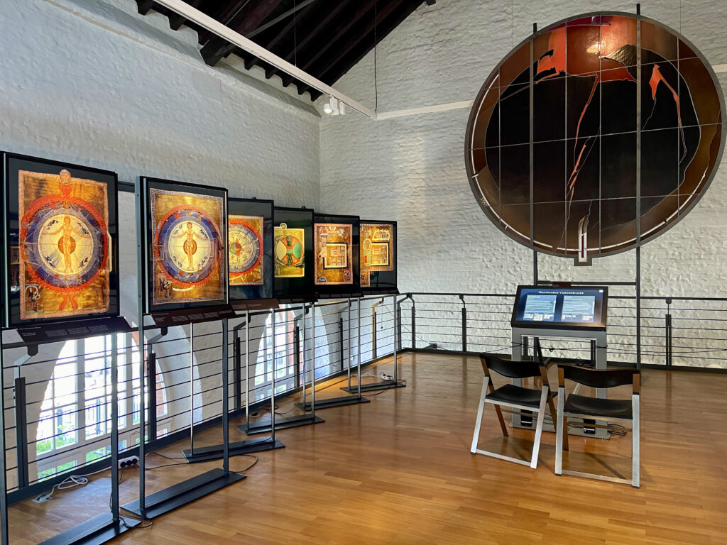 Auf der Galerie im Museum am Strom