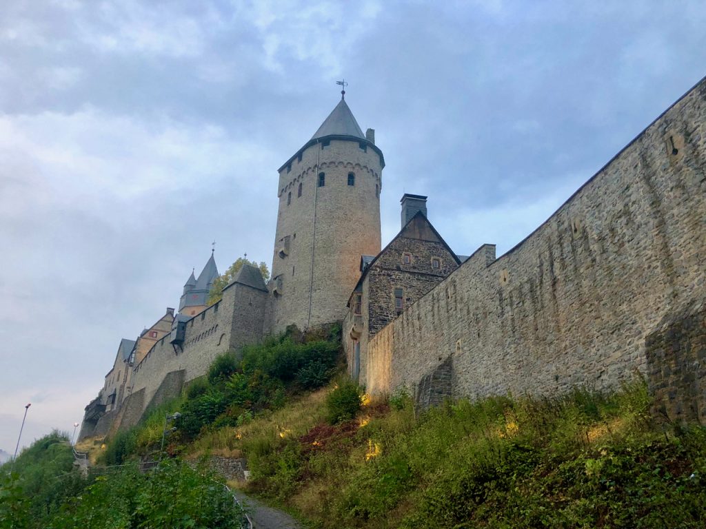 Blick hinauf zur Burg Altena