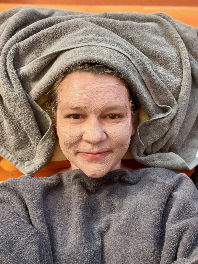 Ich habe eine Maske bekommen in der Naturheilpraxis im Haus Holtdirk
