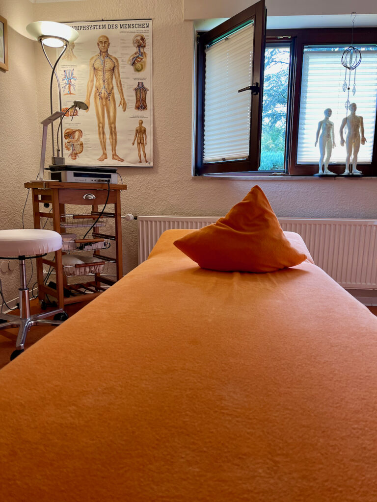 Anwendungsraum in der Naturheilpraxis im Haus Holtdirk in Bad Waldliesborn