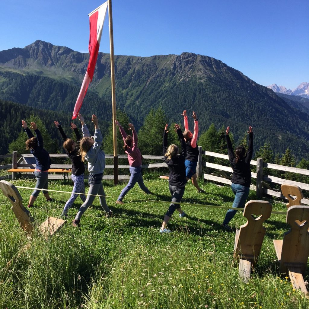 Yoga auf der Alm in Südtirol