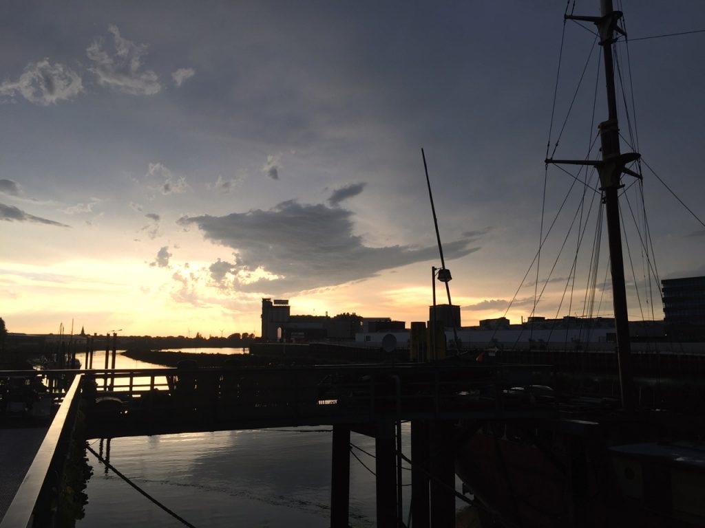 Sonnenuntergang Weser Bremen - Goldene Stunde