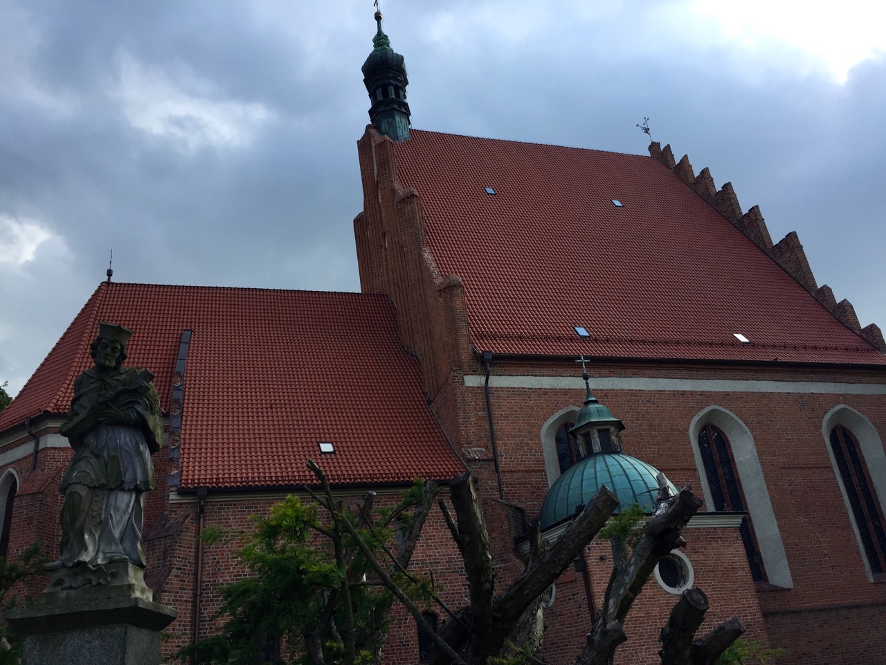 Heiligenfigur vor der Kathedrale Bromberg