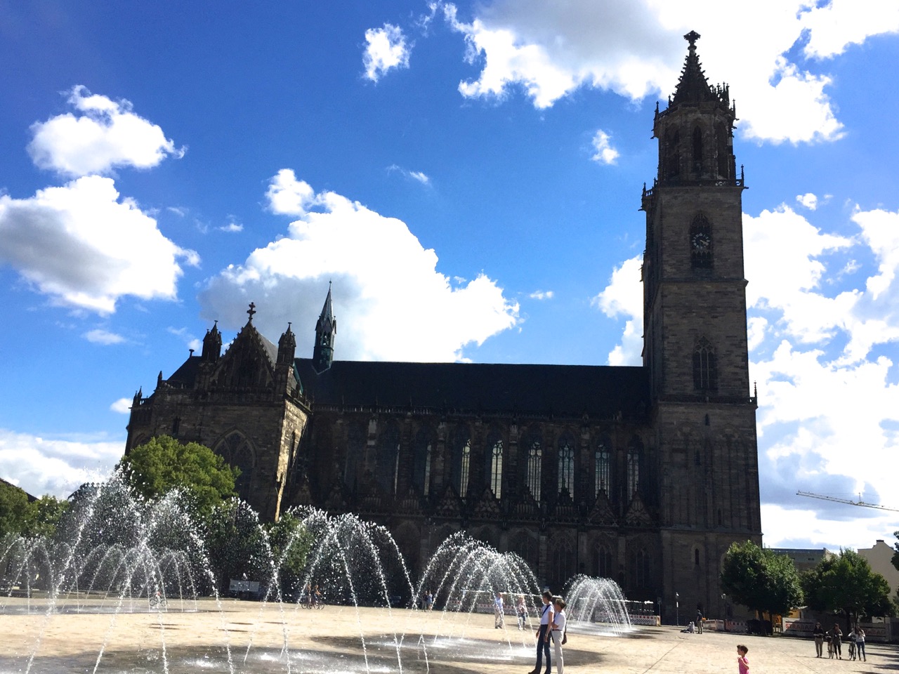 Magdeburg Dom mit Wasserspiele