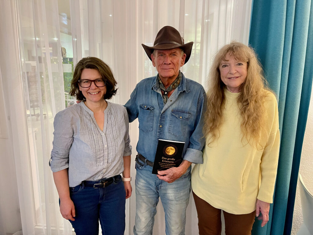 nach dem Interview mit Tom Blue Wolf: Tanja Klindworth, Tom Blue Wolf, Marion Schneider
