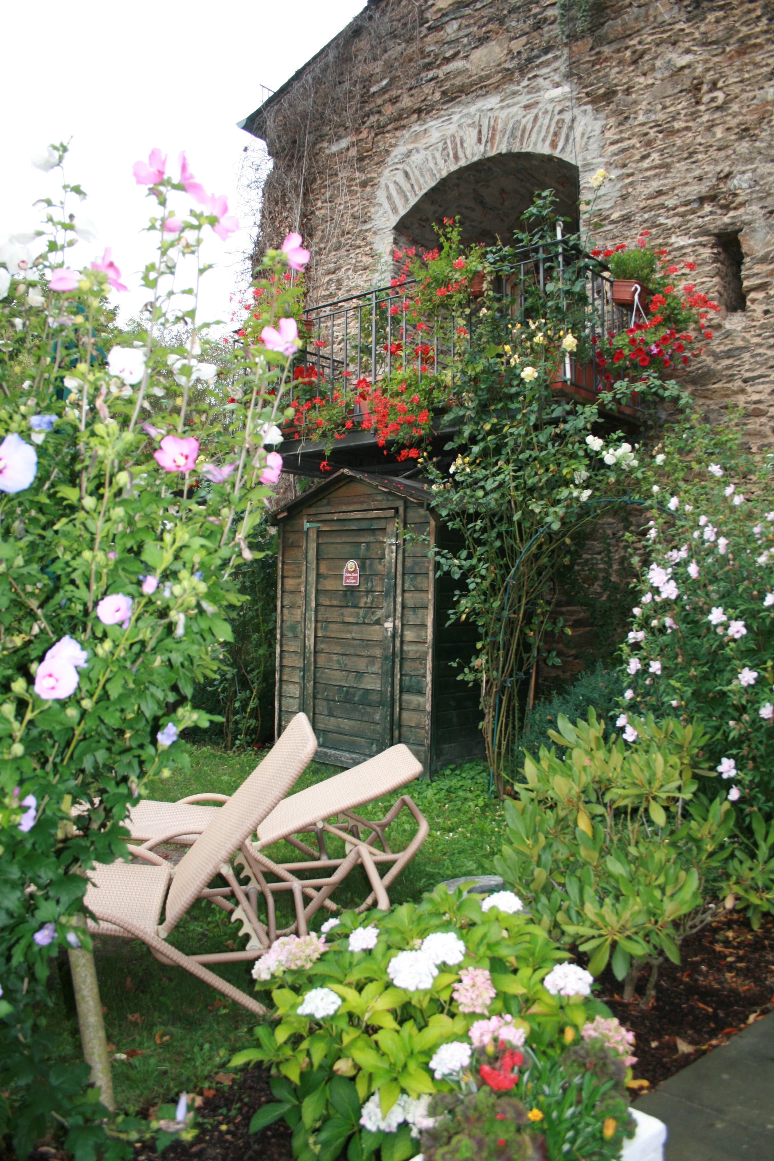Der Wellness-Garten im Romantik Hotel Schloss Rheinfels