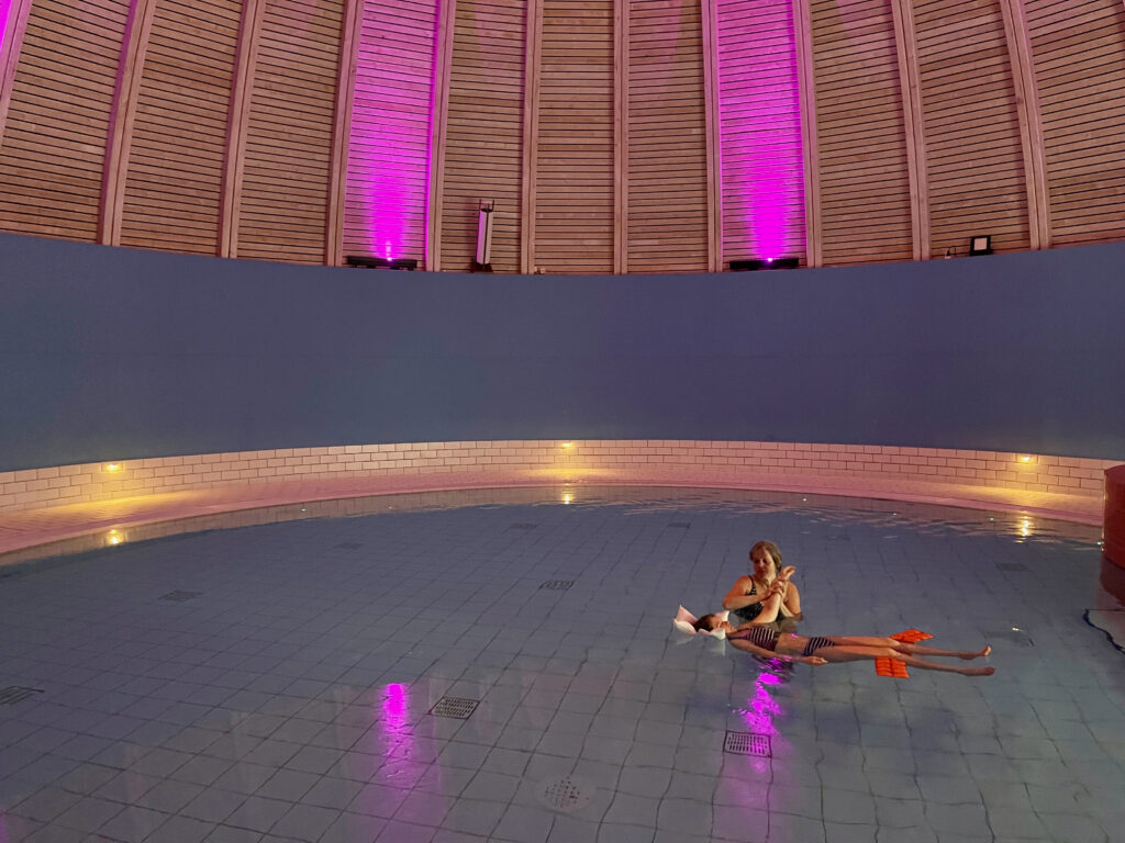 Auqa Massage und Bodywork im Liquid Sound Tempel in der Toskana Therme Bad Sulza