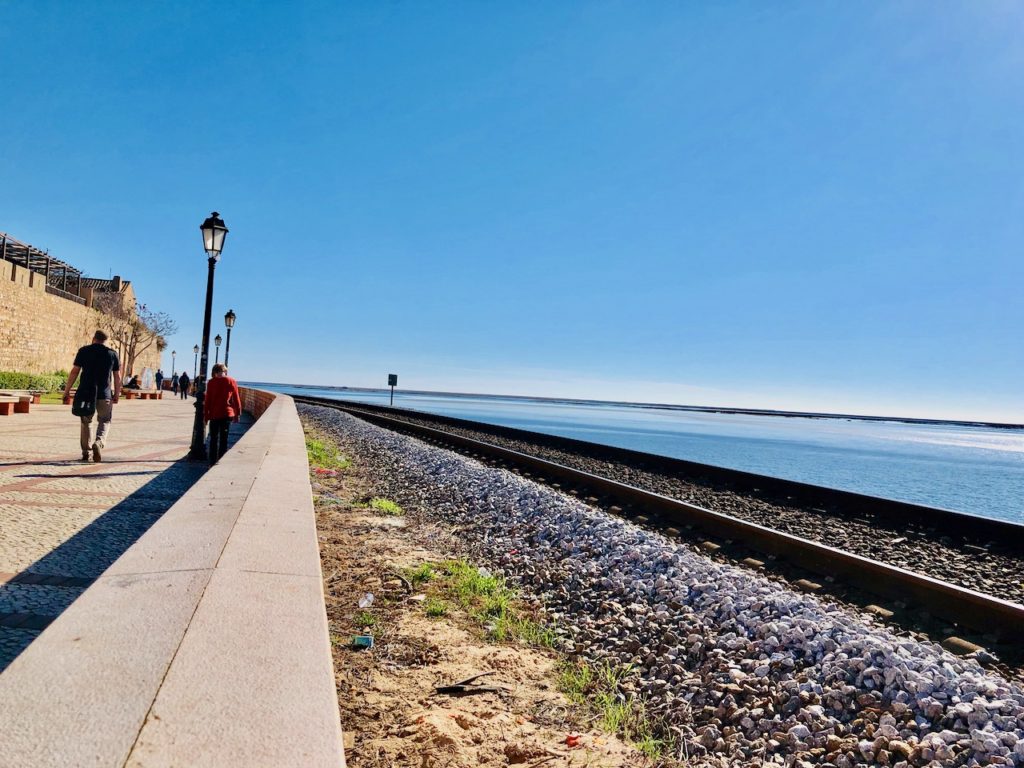 Faro Hafen mit Bahnlinie