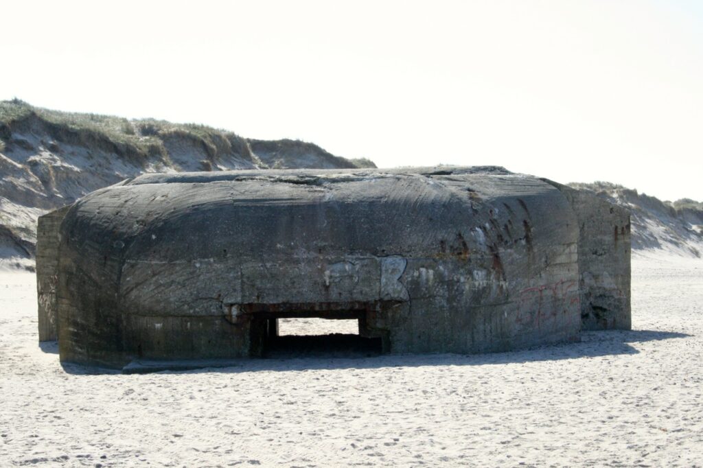 Bunker am Strand in Daenemark