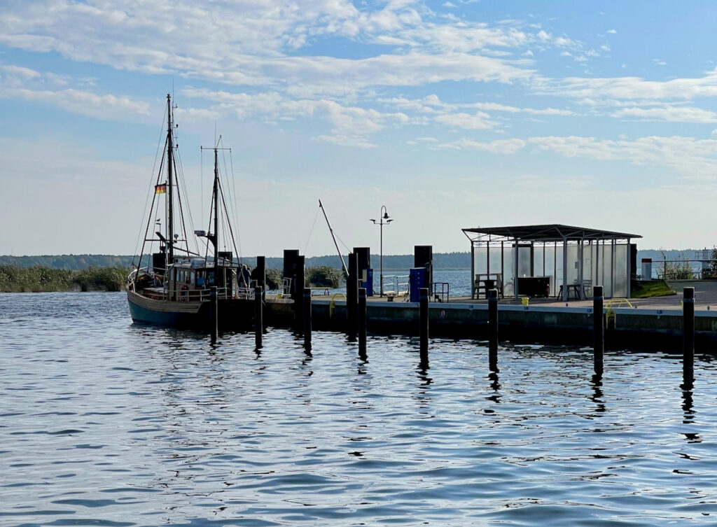 Stettiner Haff Sehenswuerdigkeiten Hafen Altwarp Ableger Faehre nach Kamminke und Polen